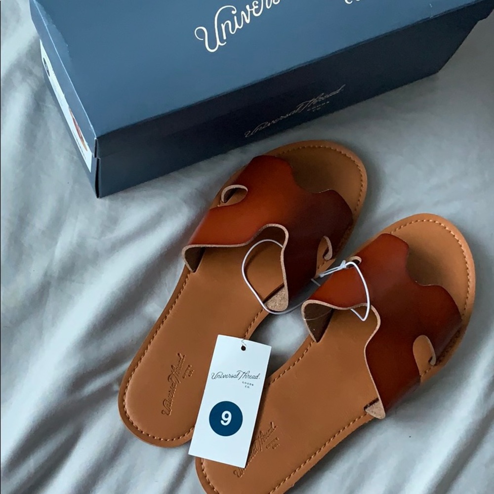 Dark tan/cognac sandals